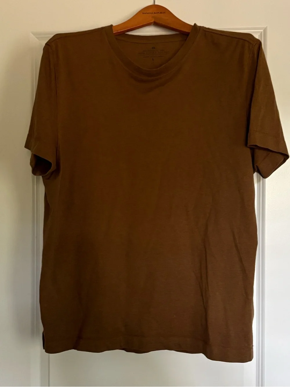 Banana Republic Men's Classic Crew Neck T-Shirt — Brown